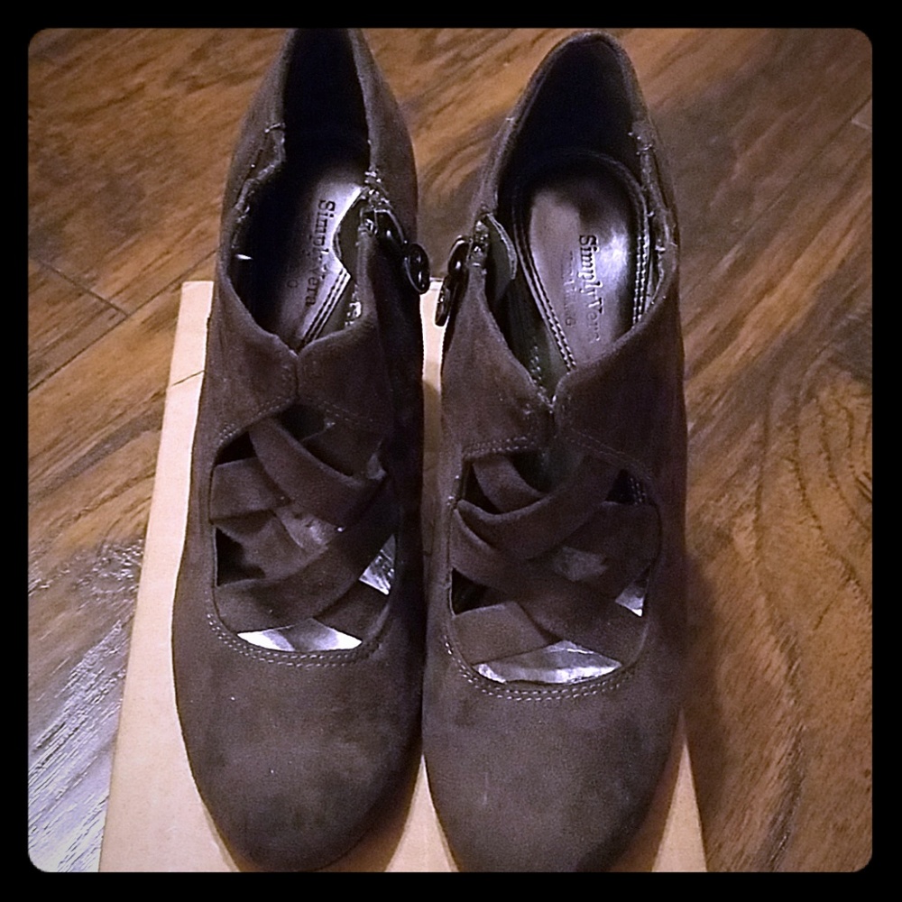 Simply Vera Wang booties